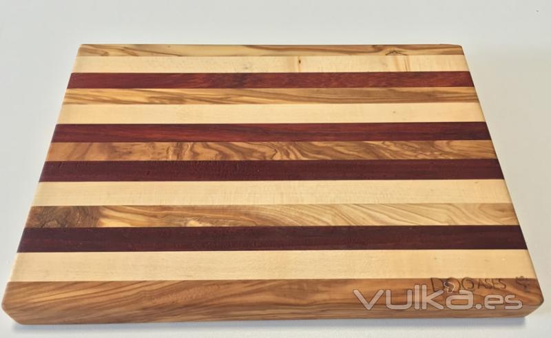 tabla de cocina Line en 3 maderas con sus colores naturales y acabadas con aceites naturales