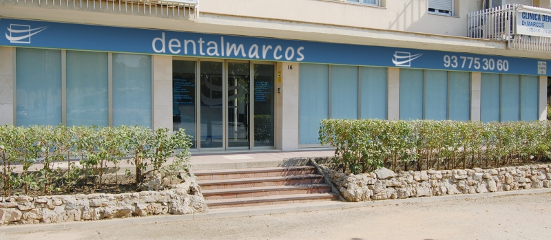 Entrada clínica centro médico mares