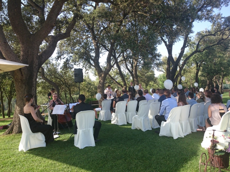 Tro en ceremonia civil en el jardn