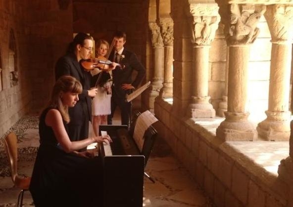 Dúo Ceremonia Claustro Pueblo Español