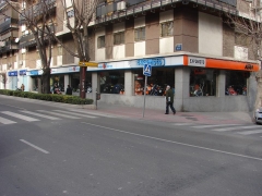 Expomoto situada en la calle del parque principal de jaen