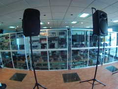 Interior tienda sonido astillero