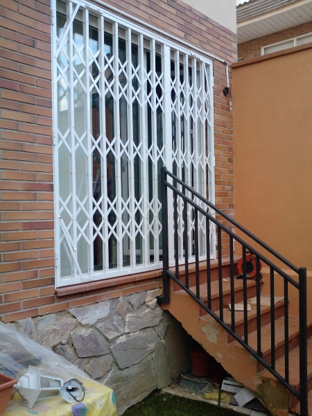 PUERTA DE BALLESTA VIVIENDA TALLERES GALVEZ