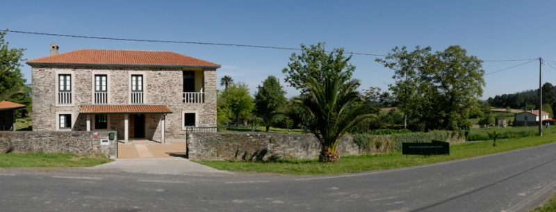 Esta es LA CASA DE LA ALDEA y, como es lógico, es una casa de aldea ;-) Visítanos cuando quieras!