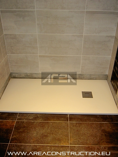 Instalación plato ducha resina antideslizante, Barcelona, www.areaconstruction.eu
