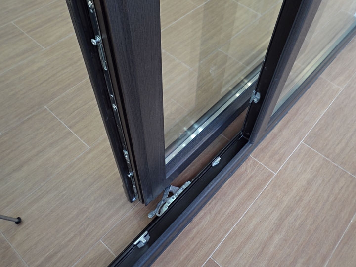 puerta abatible practicable pvc en madrid