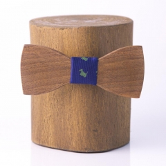 Pajarita de madera con seda azul