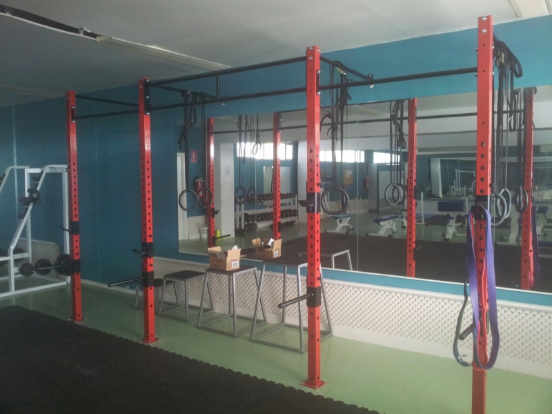 Box CrossFit & Functional Estructura a pared con accesorios