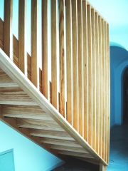 Reforma de una vivienda en merida escalera de madera