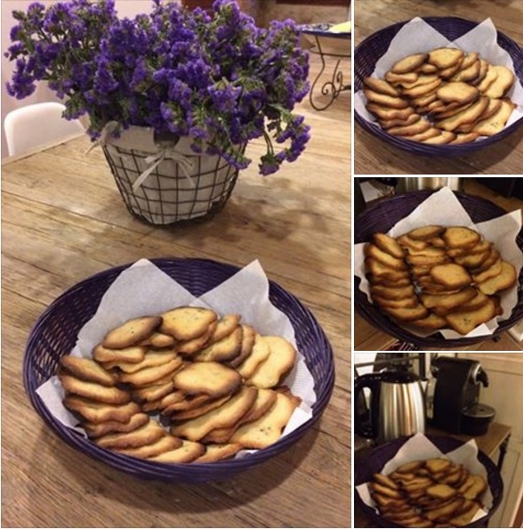 Servicio gratuito de café y té: galletas de romero