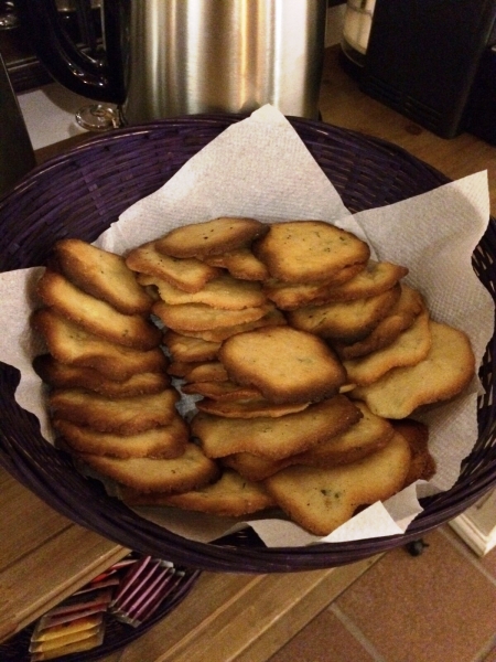 Servicio gratuito de café y té: galletas de romero