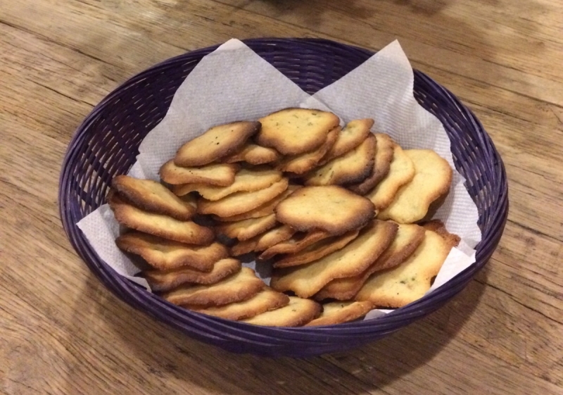 Servicio gratuito de caf y t: galletas de romero