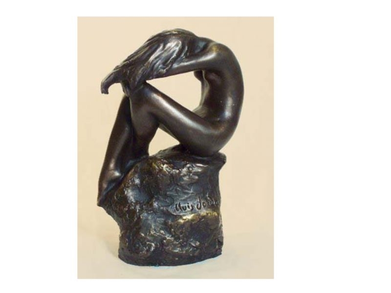 Brisa, pequea escultura o figura de desnudo femenino. Acabados en bronce. De Lluis Jord
