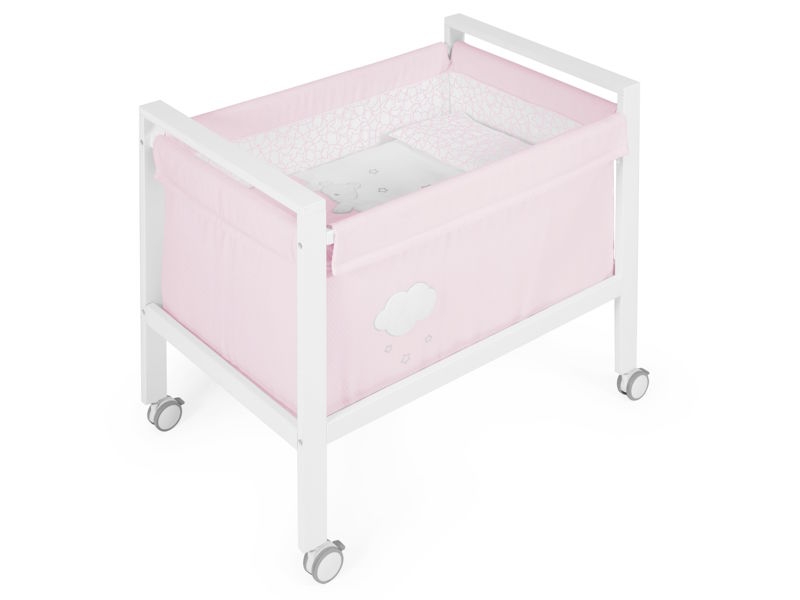 Minicuna Dream rosa. Estructura blanca y vestidura rosa y blanca. De Petit Praia.