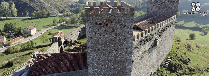 Castillo de Argueso,en Cantabria, tomado por Volando con Drones