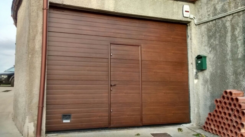 puertas garaje imitacion madera pamplona