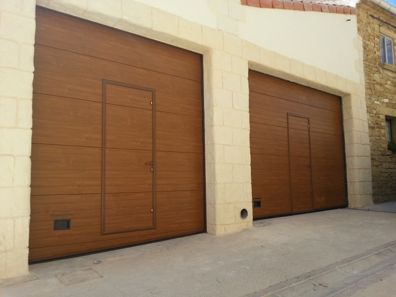 puertas de paneles imitacion madera navarra