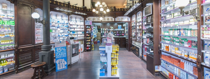 Interior de nuestra farmacia en Barcelona
