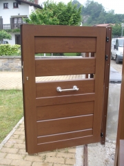Fabricacion_puertas_metalicas_:imitacion_madera