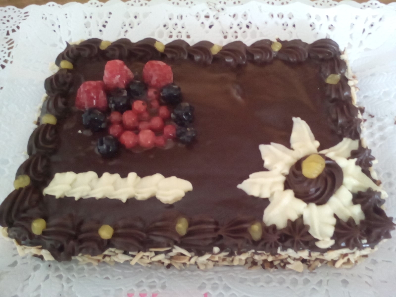 TARTA CHOCOLATE Y FRESAS