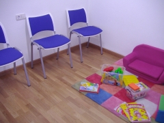 Sala de espera para adultos y niños