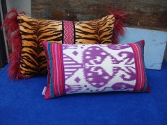 Animal print de terciopelo combinado con dibujo ikat bordado