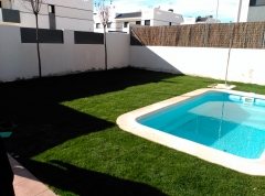 Instalacion de tepe en uno de nuestros chalets