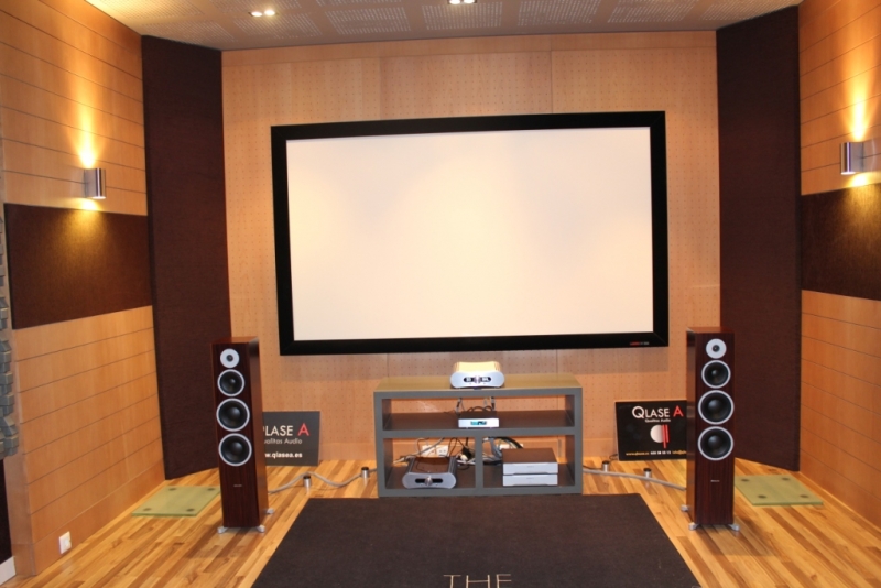 Sala de audición equipada con productos de la marca Dynaudio (Sevilla)