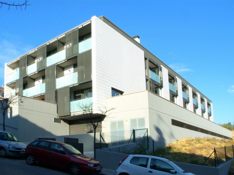 Construccin de edificio plurifamiliar VPO Blanes