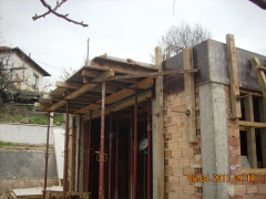 Construccion de casa unifamiliar hibrida 1ª planta de ladrillo y 2ª planta con estructura de madera