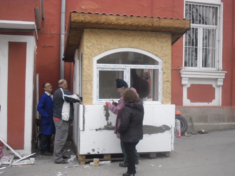 Revestimiento de caseta de vigilancia con aislamiento de EPS de 5 cm.