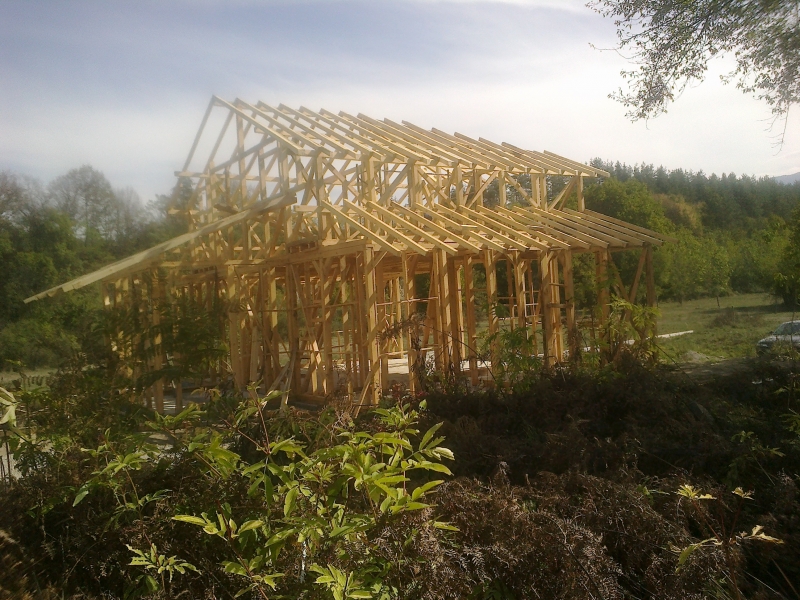 Estructura de madera de casa eficiente de 2 plantas con área útil de 120 m2.