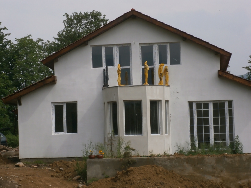 Casa eficiente Stroicasa con estructura de madera,revestimiento aislante de 5 cm .Dos plantas,120 m2