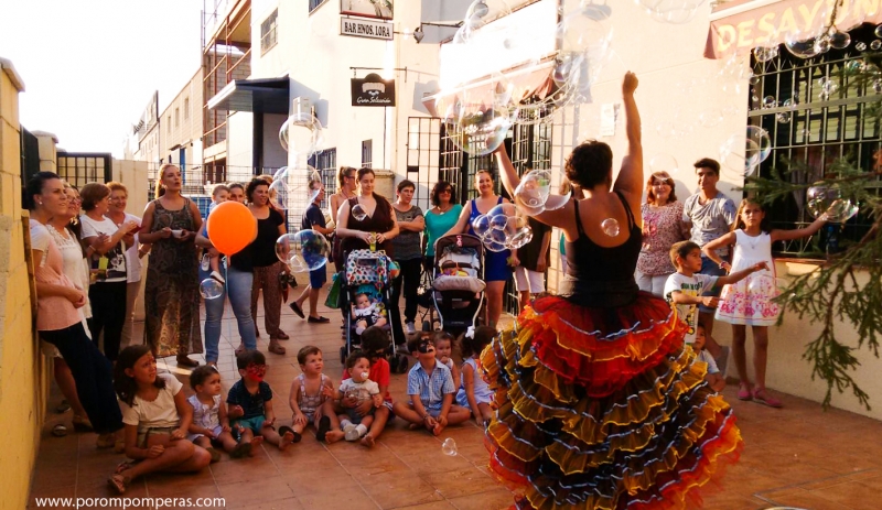 Porompomperas - Animacin infantil, eventos y espectculos con pompas de jabn gigantes - Granada, Sevilla, Mlaga, Cdiz, Huelva, Jan, Almera...