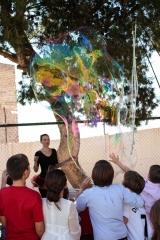Porompomperas - Animación infantil, eventos y espectáculos con pompas de jabón gigantes - Granada, Sevilla, Málaga, Cádiz, Huelva, Jaén, Almería...