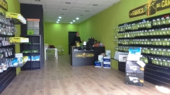 Interior de la tienda la fabrica del cartucho amposta