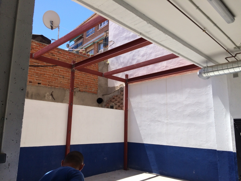 Estructura de hierro para crear una terraza