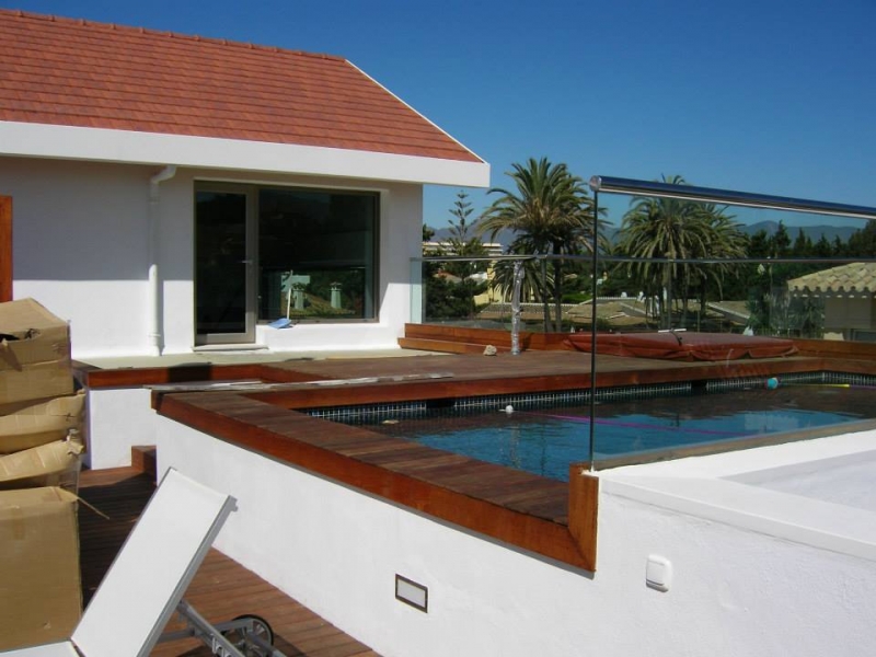 Edificacin de vivienda unifamiliar en Marbella, con piscina