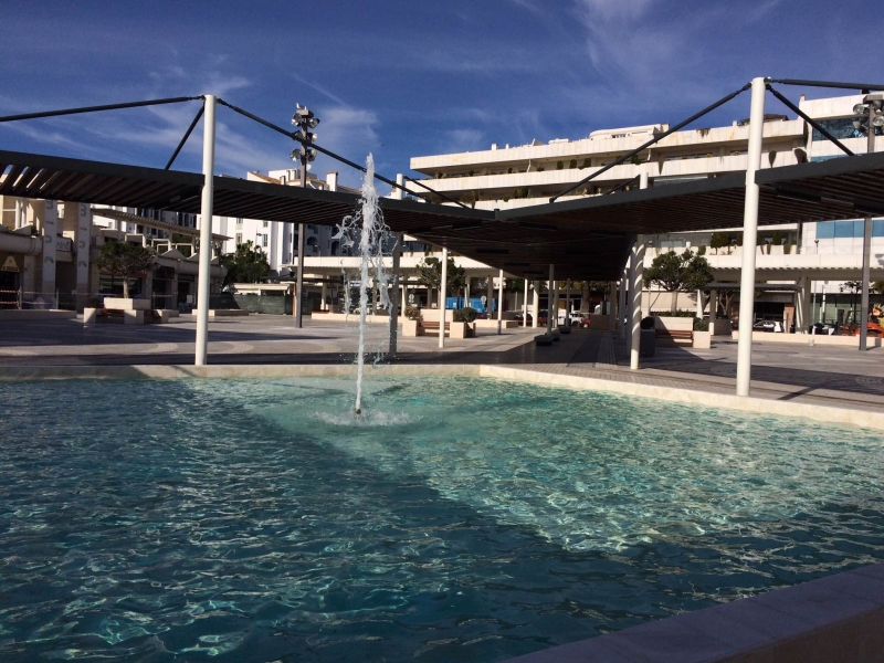 Plaza Antonio Banderas (Puerto Bans, Marbella), tras las reformas realizadas por PRINZA