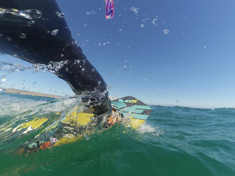 El kitesurf es el deporte de moda, pruebalo con nosotros.