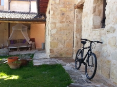 La casona de castilnovo - hotel rural gay - segovia madrid - tenemos 2 bicicletas