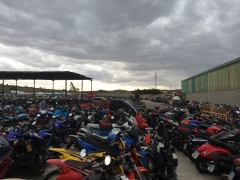 Campa de motos desguace