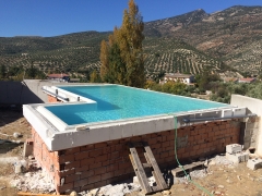 construcción de piscinas desbordantes