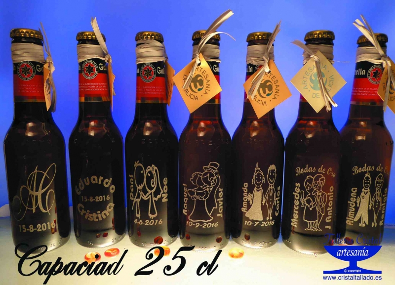 botellas de cerveza grabadas.