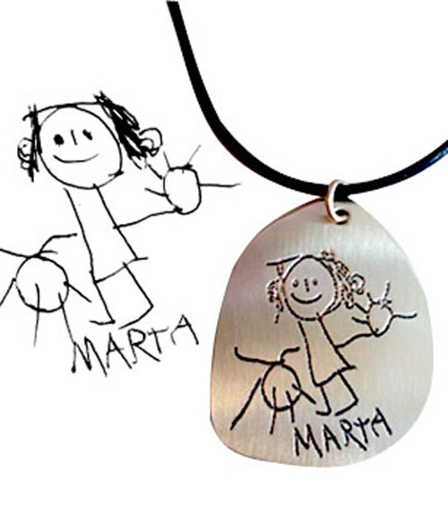 Jjoya personalizada con dibujos. Colgante de plata. Ideal como regalo para el da de la madre