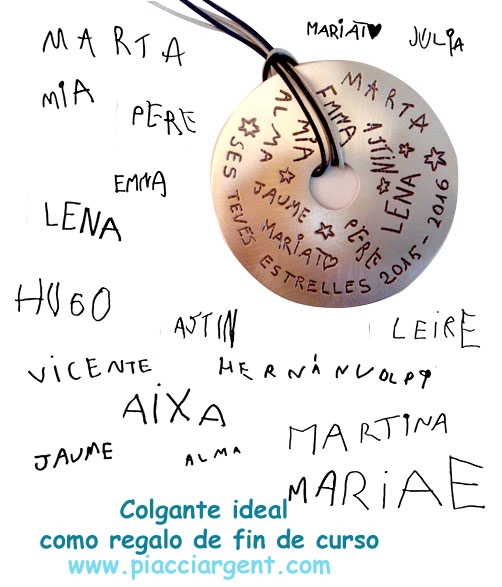 Ideal recuerdo para la maestra de tus hijos. Colgante personalizado con sus nombres!