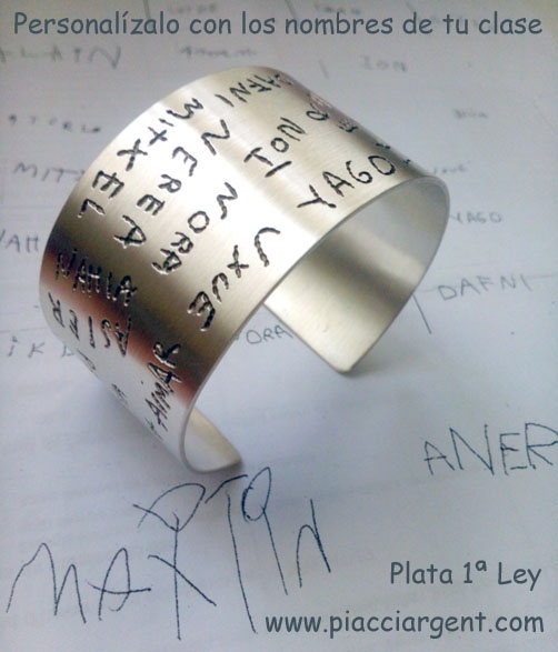 Brazalete de plata maciza de 3cm de ancho. Los nombres salen con la letra de cada nio :)