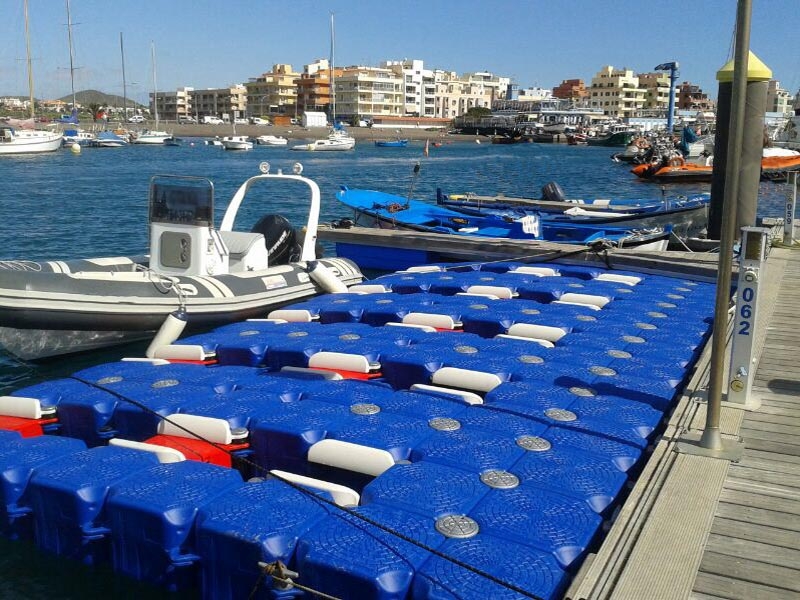 Plataforma para 5 motos de agua en Tenerife de Aromen