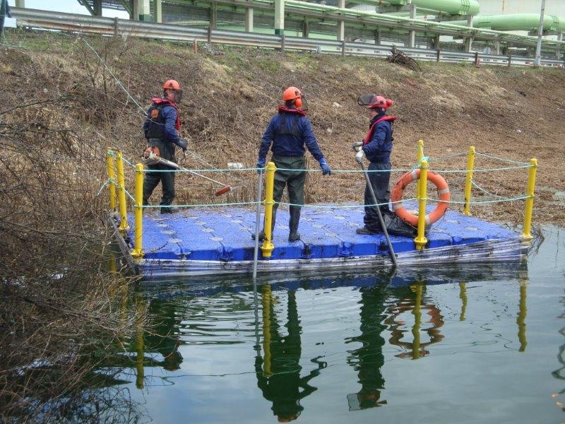 Plataforma para trabajos en laguna Aromen