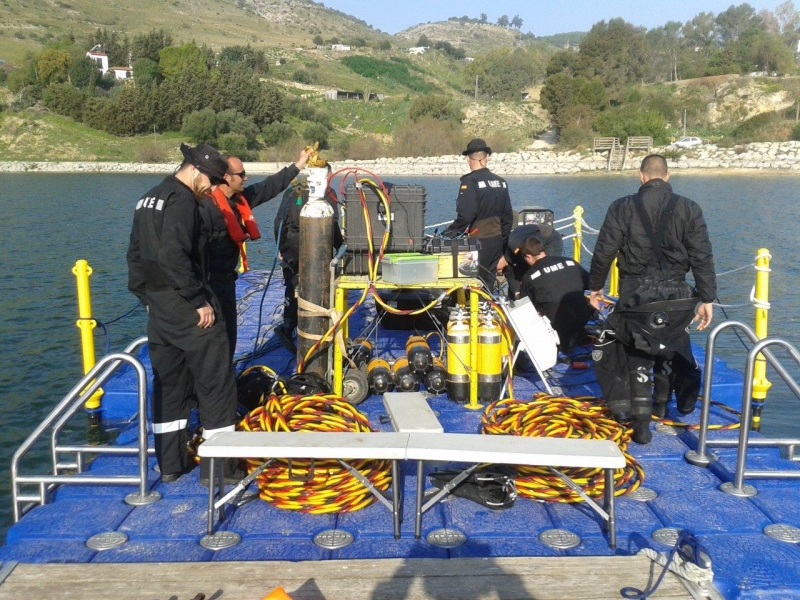 Plataforma trabajos buceo para la UME de Aromen